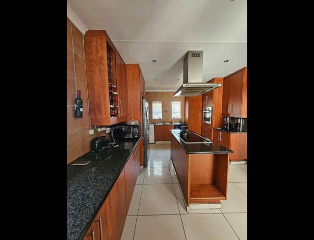 4 BEDROOM HOUSE FOR SALE IN GLEN MARAIS